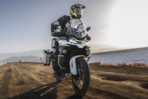 CFMOTO 800MT ES mootorratas